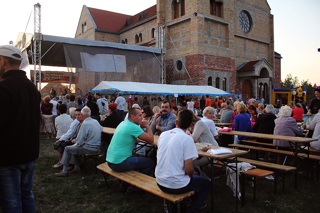 Na Piekarach jedno jest niebo dla wszystkich i jedno świeci słońce