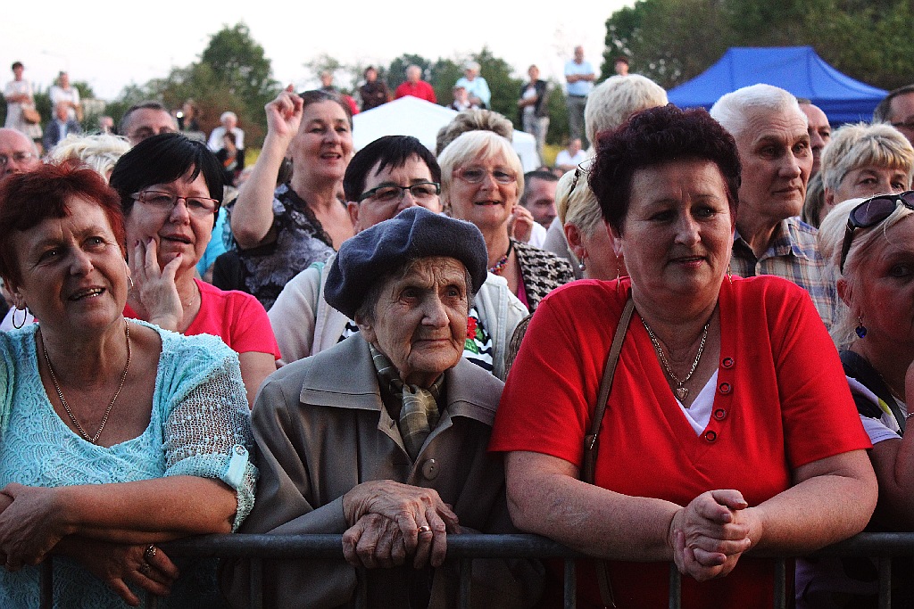 Na Piekarach jedno jest niebo dla wszystkich i jedno świeci słońce
