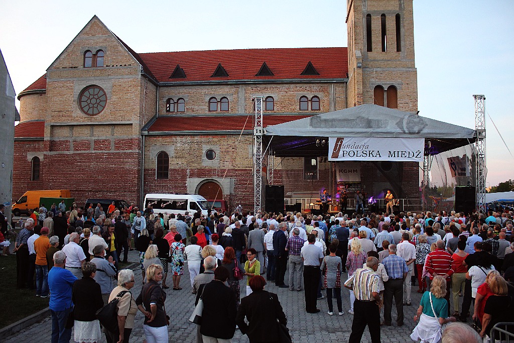 Na Piekarach jedno jest niebo dla wszystkich i jedno świeci słońce