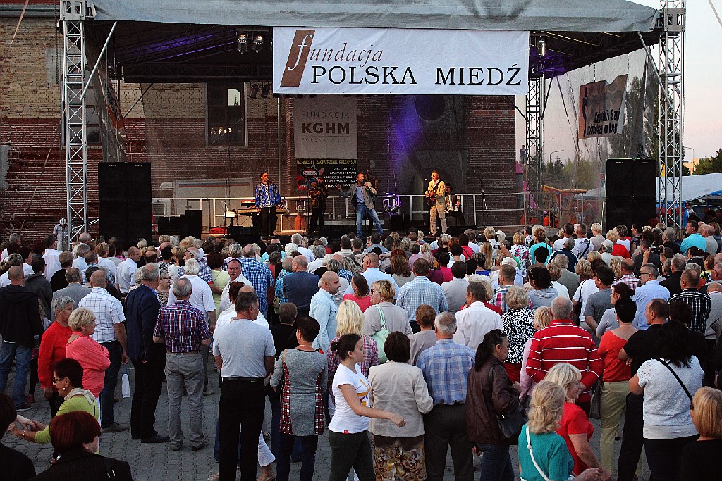 Na Piekarach jedno jest niebo dla wszystkich i jedno świeci słońce
