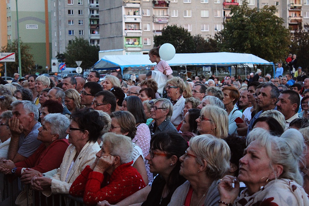 Na Piekarach jedno jest niebo dla wszystkich i jedno świeci słońce