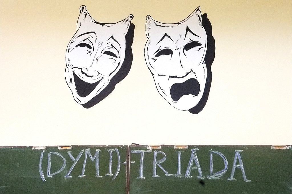 (DYMI) - triada spektakl w wykonaniu Teatru Młodych z V LO