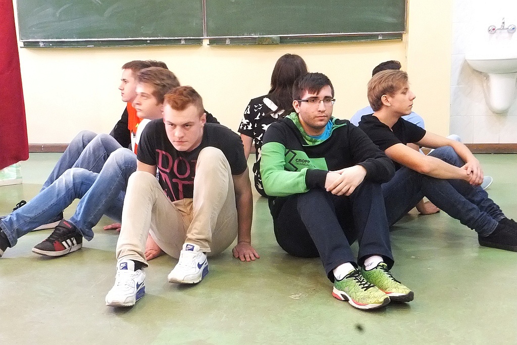 (DYMI) - triada spektakl w wykonaniu Teatru Młodych z V LO
