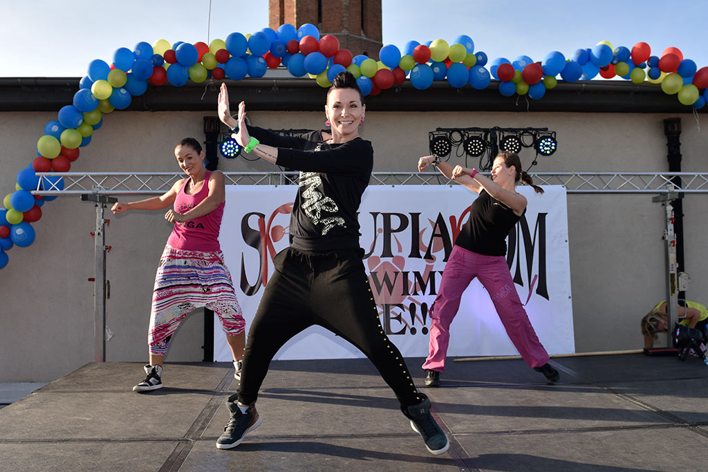 Charytatywny maraton zumby na dachu Galerii Piastów