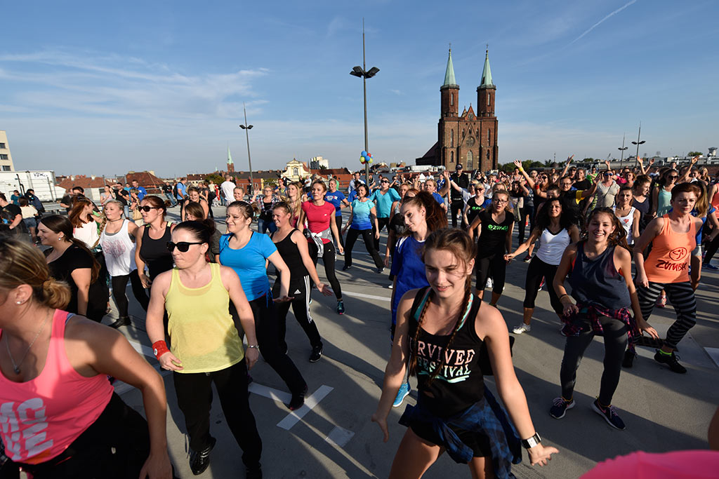 Charytatywny maraton zumby na dachu Galerii Piastów