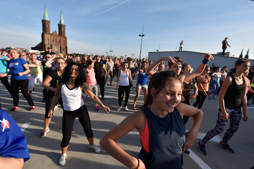 Charytatywny maraton zumby na dachu Galerii Piastów