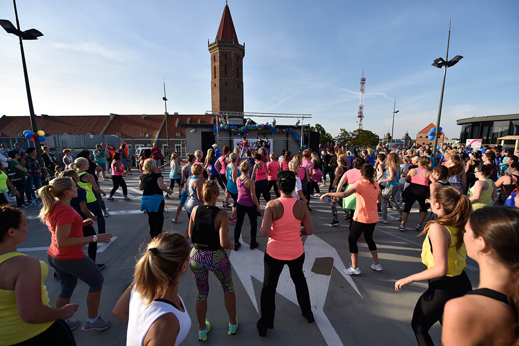 Charytatywny maraton zumby na dachu Galerii Piastów