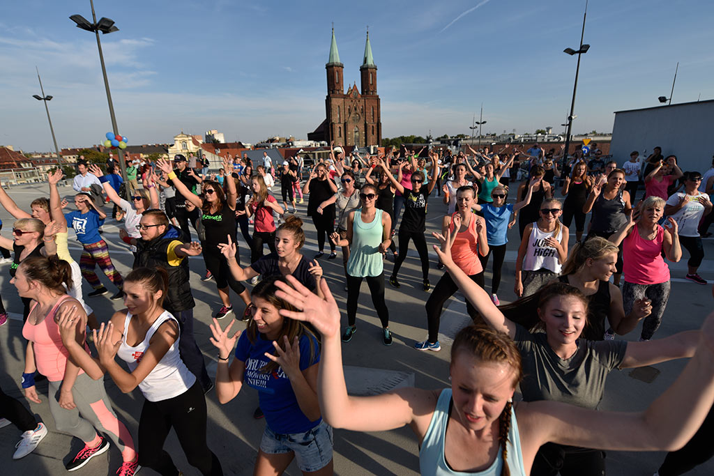Charytatywny maraton zumby na dachu Galerii Piastów