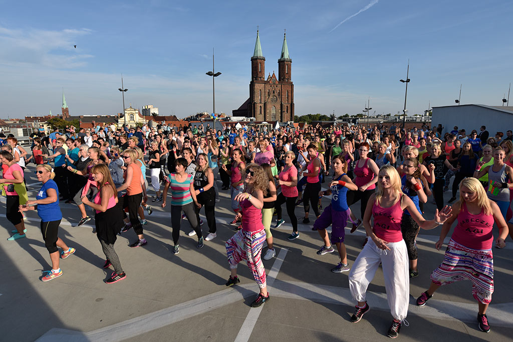 Charytatywny maraton zumby na dachu Galerii Piastów