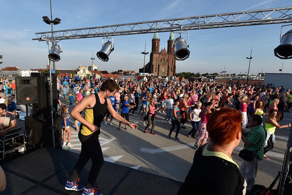 Charytatywny maraton zumby na dachu Galerii Piastów