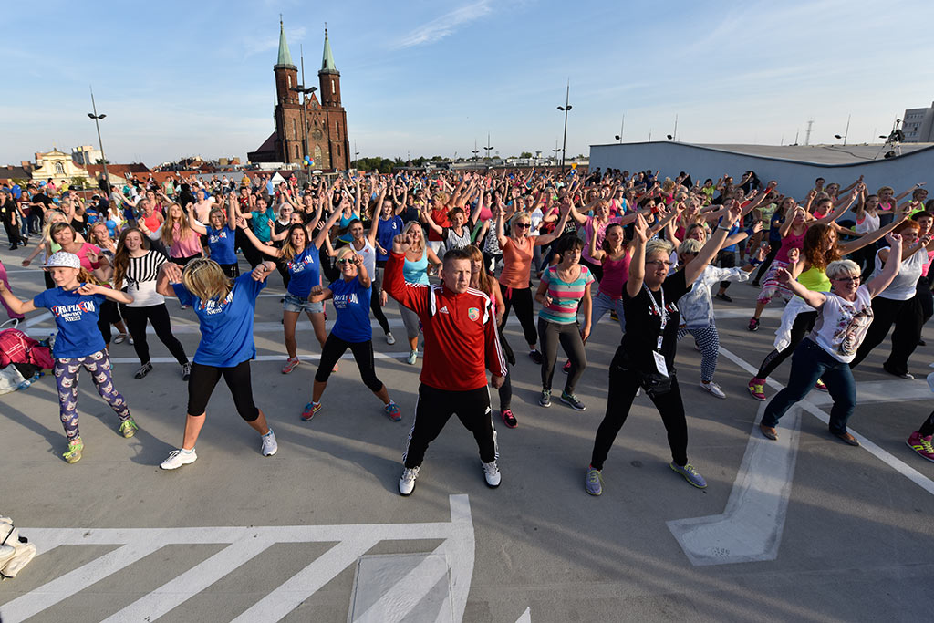 Charytatywny maraton zumby na dachu Galerii Piastów