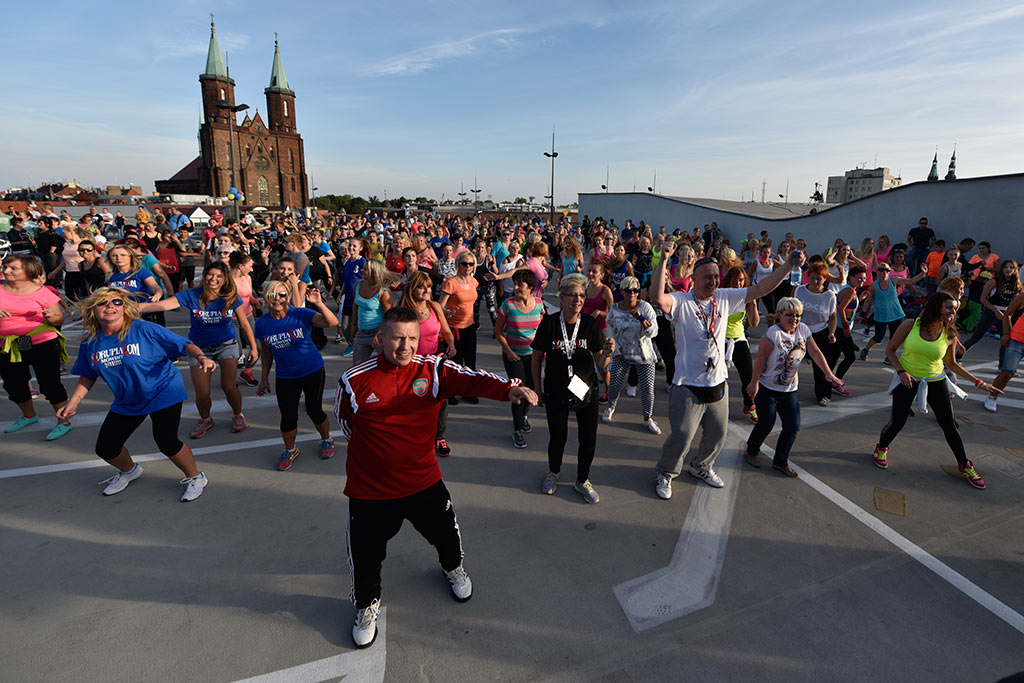Charytatywny maraton zumby na dachu Galerii Piastów