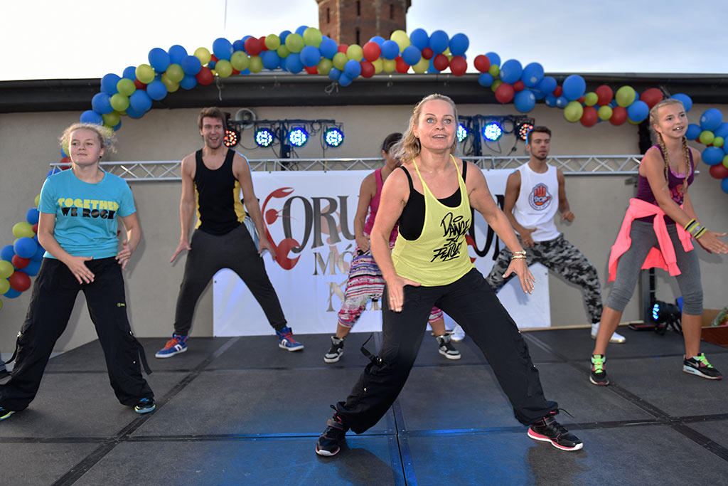 Charytatywny maraton zumby na dachu Galerii Piastów