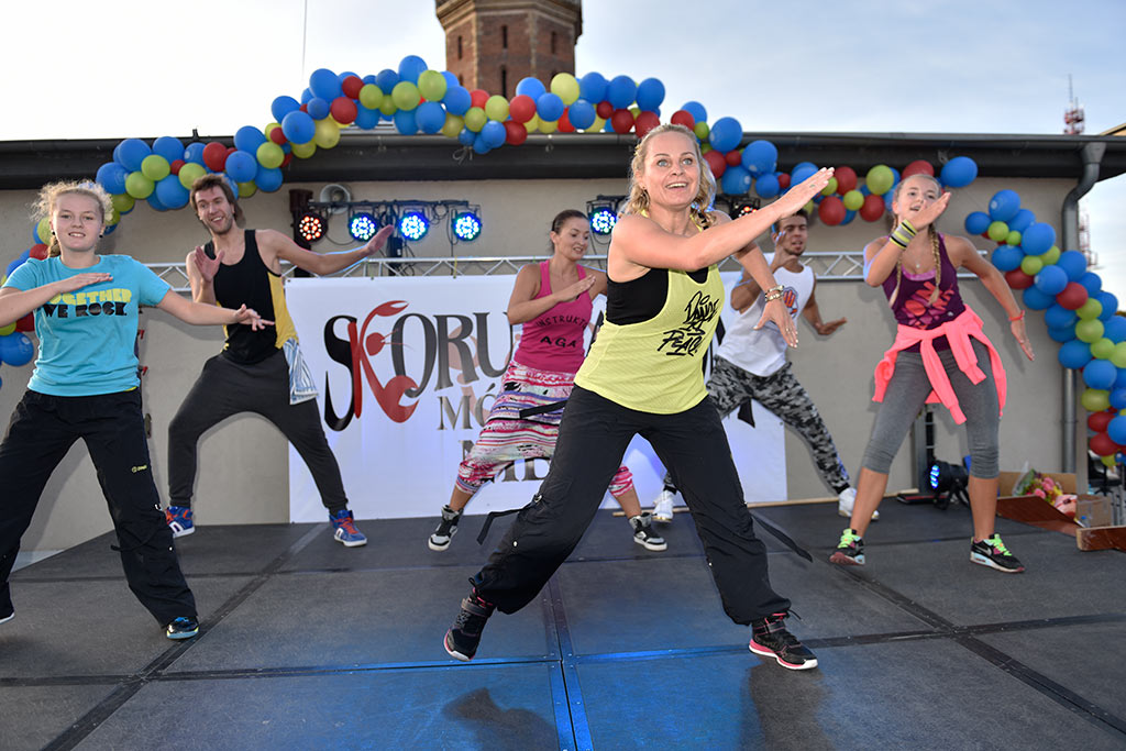 Charytatywny maraton zumby na dachu Galerii Piastów cz2