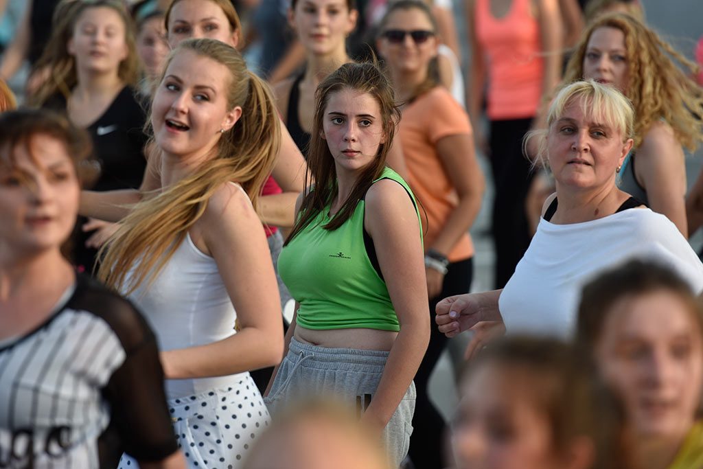 Charytatywny maraton zumby na dachu Galerii Piastów cz2