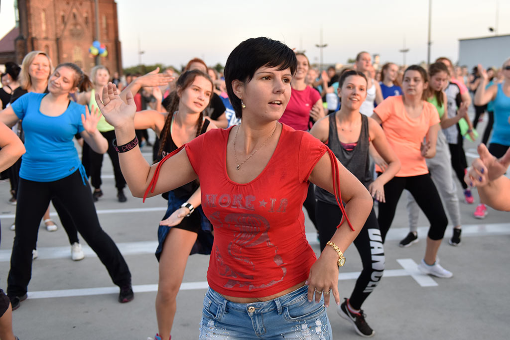 Charytatywny maraton zumby na dachu Galerii Piastów cz2