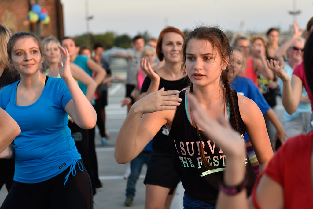 Charytatywny maraton zumby na dachu Galerii Piastów cz2