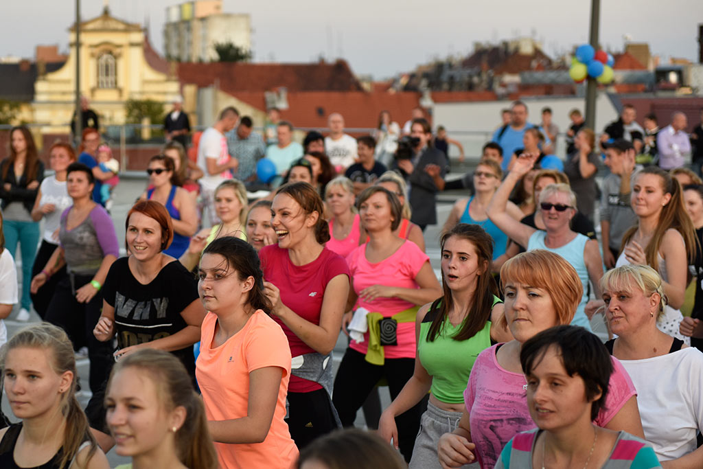 Charytatywny maraton zumby na dachu Galerii Piastów cz2