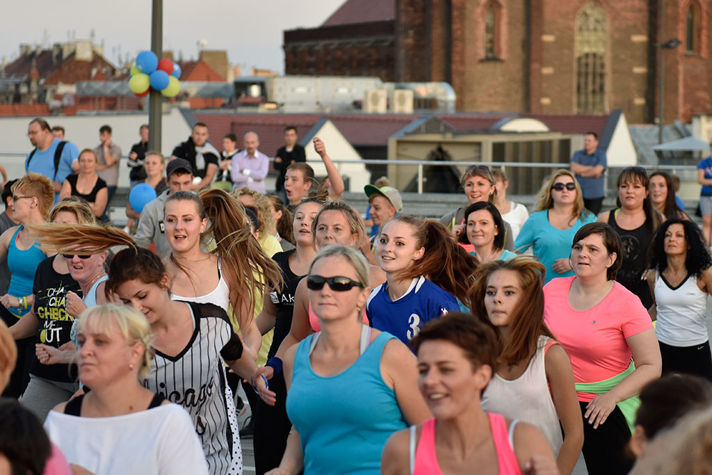 Charytatywny maraton zumby na dachu Galerii Piastów cz2