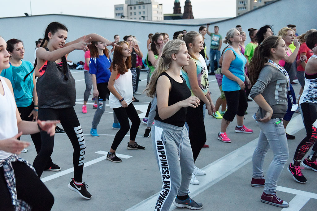 Charytatywny maraton zumby na dachu Galerii Piastów cz2