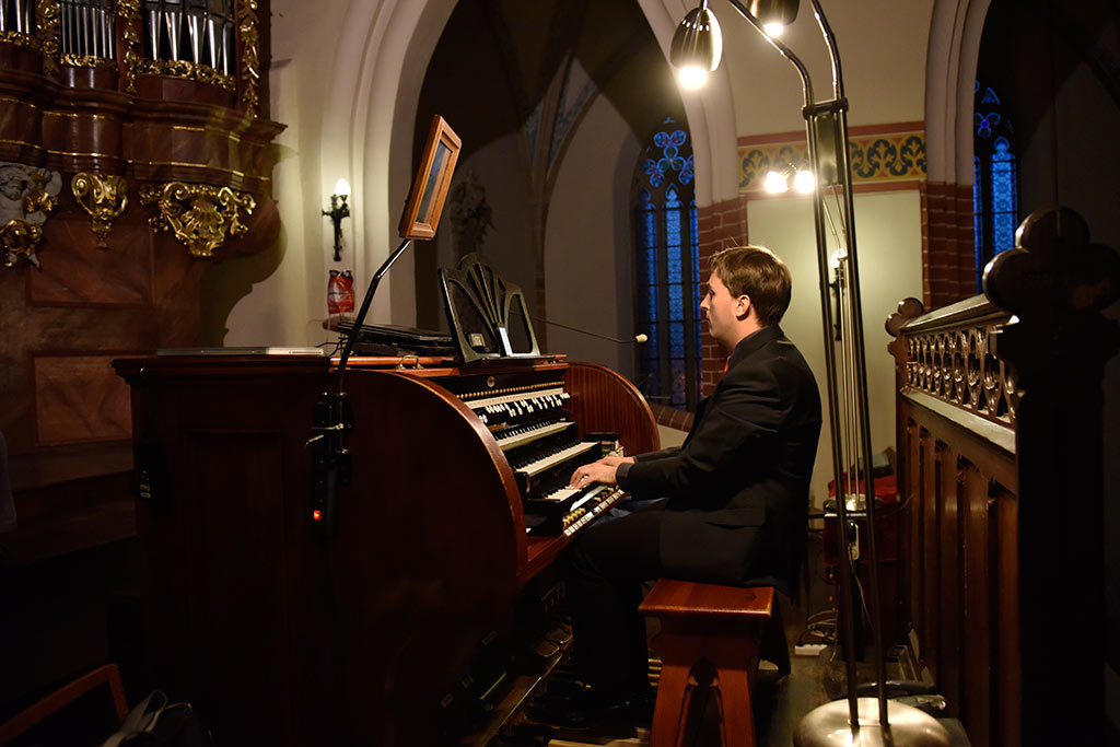 Muzyka ze zbiorów jasnogórskich i improwizacja organowa