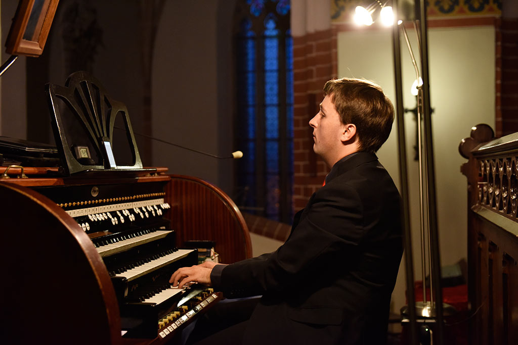 Muzyka ze zbiorów jasnogórskich i improwizacja organowa