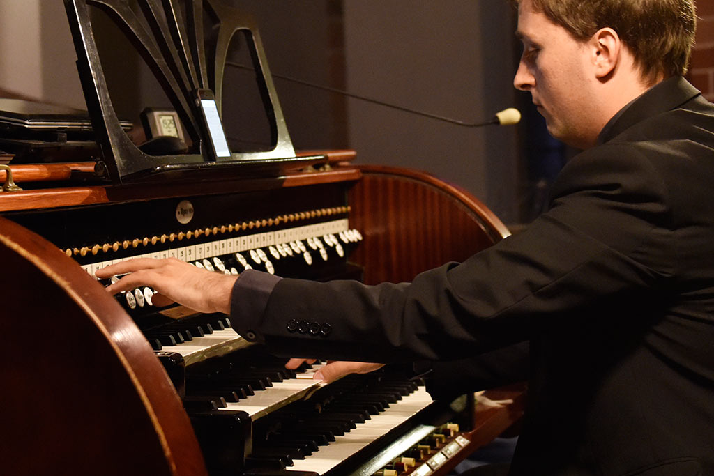 Muzyka ze zbiorów jasnogórskich i improwizacja organowa