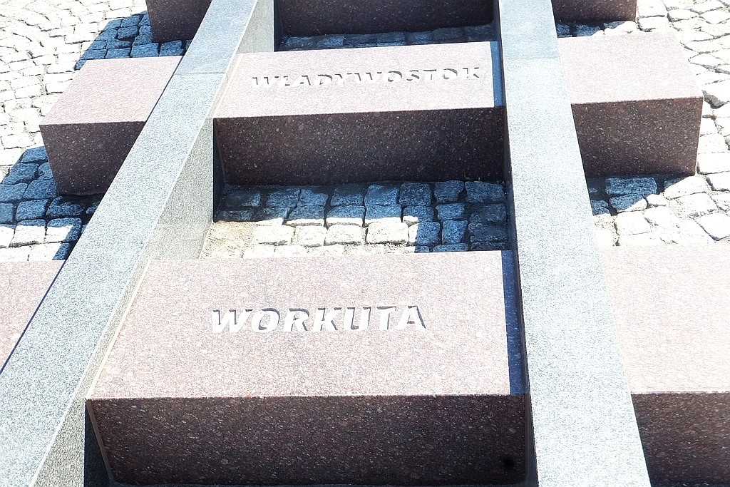 Legniczanie uczestniczyli w odsłonięciu Pomnika Zesłańcom Sybiru