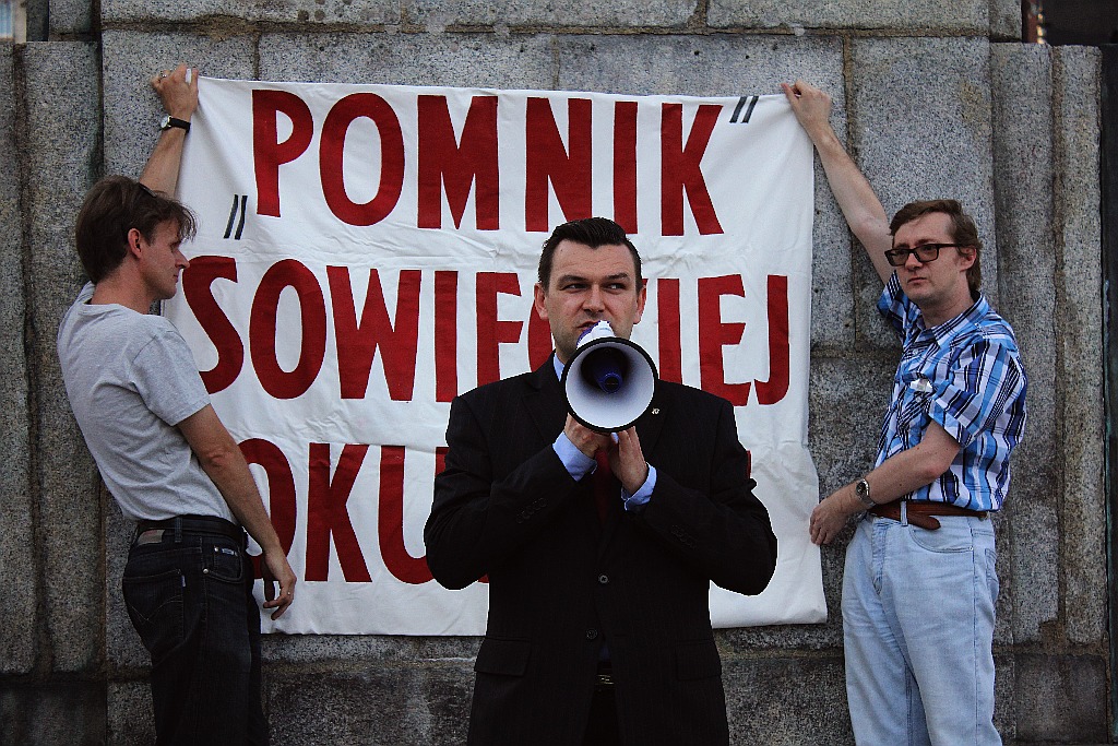 Klub Gazety Polskiej manifestował pod stalinowskim pomnikiem