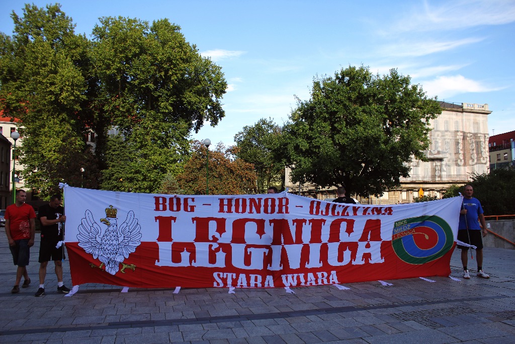Klub Gazety Polskiej manifestował pod stalinowskim pomnikiem