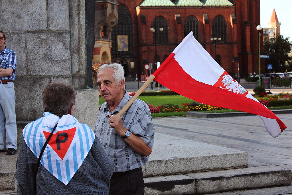 Klub Gazety Polskiej manifestował pod stalinowskim pomnikiem