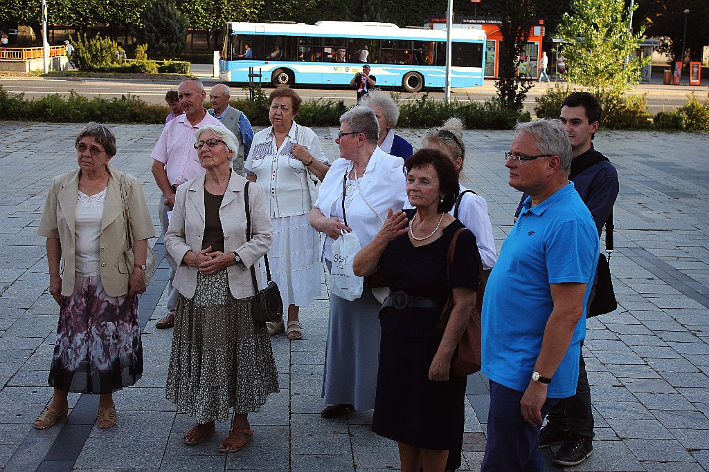Klub Gazety Polskiej manifestował pod stalinowskim pomnikiem