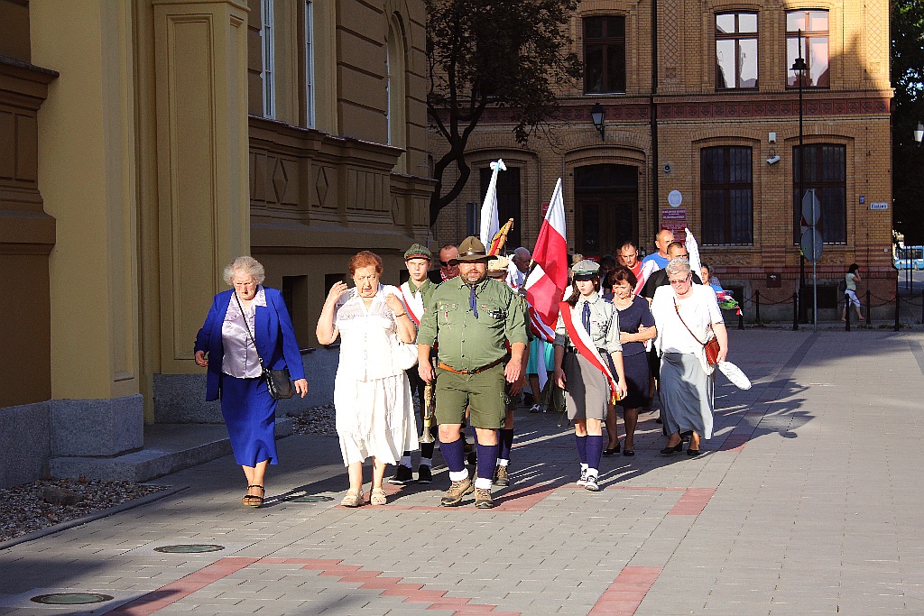 Klub Gazety Polskiej manifestował pod stalinowskim pomnikiem