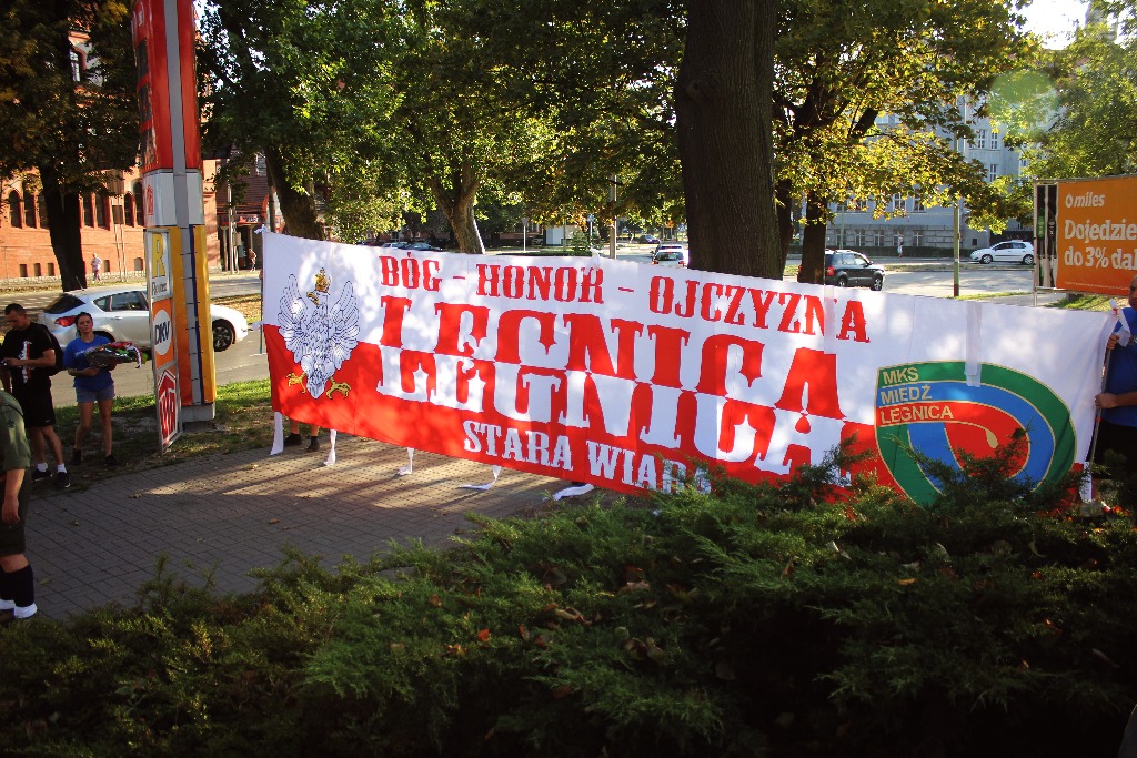 Klub Gazety Polskiej manifestował pod stalinowskim pomnikiem