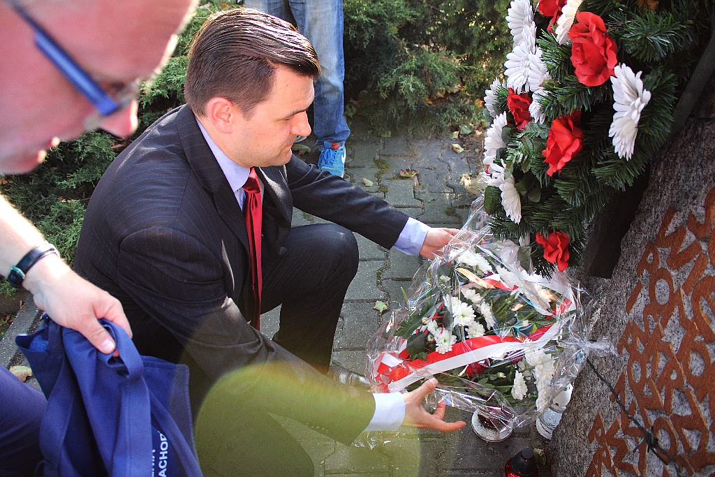 Klub Gazety Polskiej manifestował pod stalinowskim pomnikiem
