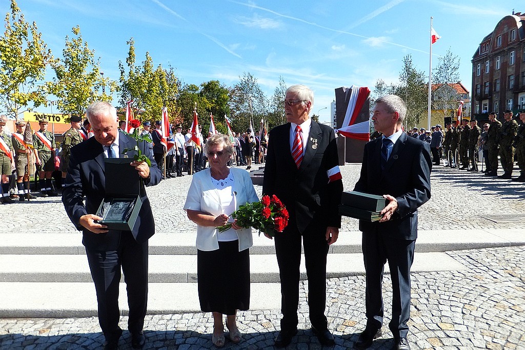 Legniczanie uczestniczyli w odsłonięciu Pomnika Zesłańcom Sybiru