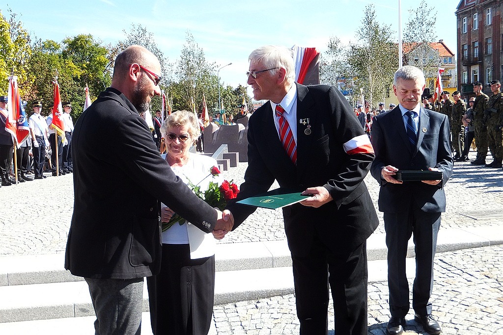 Legniczanie uczestniczyli w odsłonięciu Pomnika Zesłańcom Sybiru