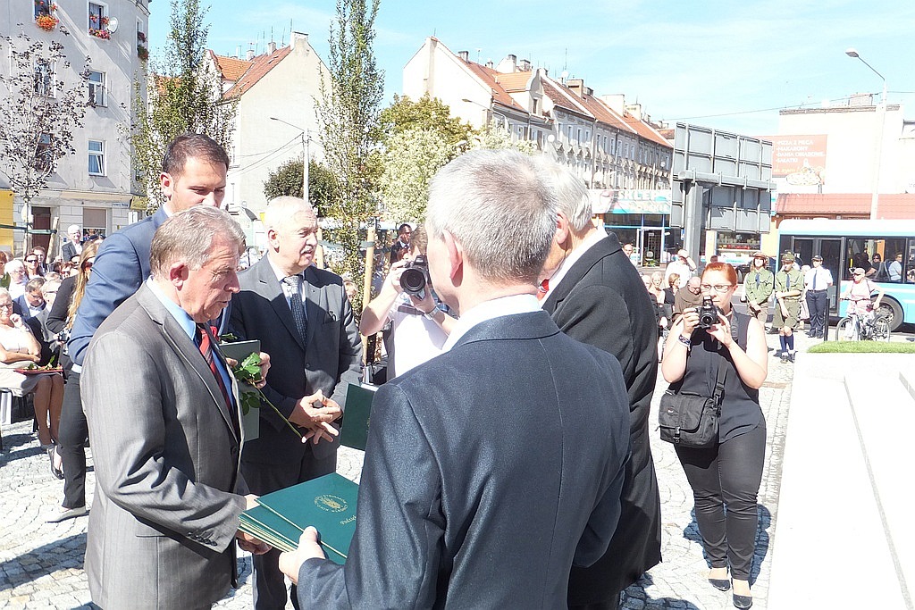 Legniczanie uczestniczyli w odsłonięciu Pomnika Zesłańcom Sybiru