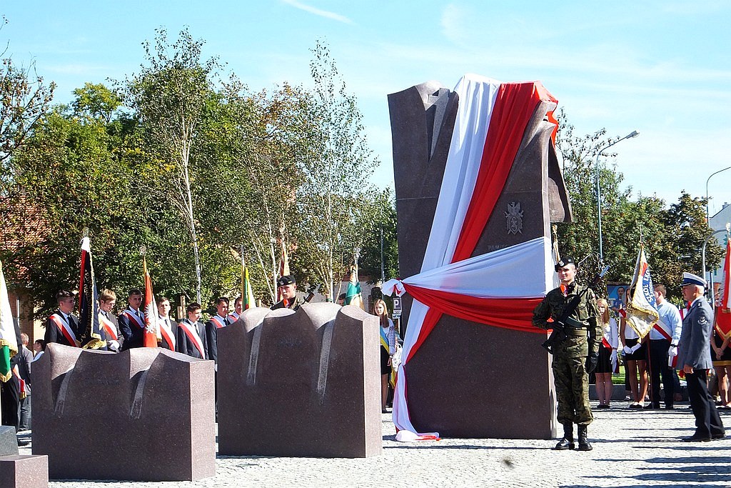 Legniczanie uczestniczyli w odsłonięciu Pomnika Zesłańcom Sybiru