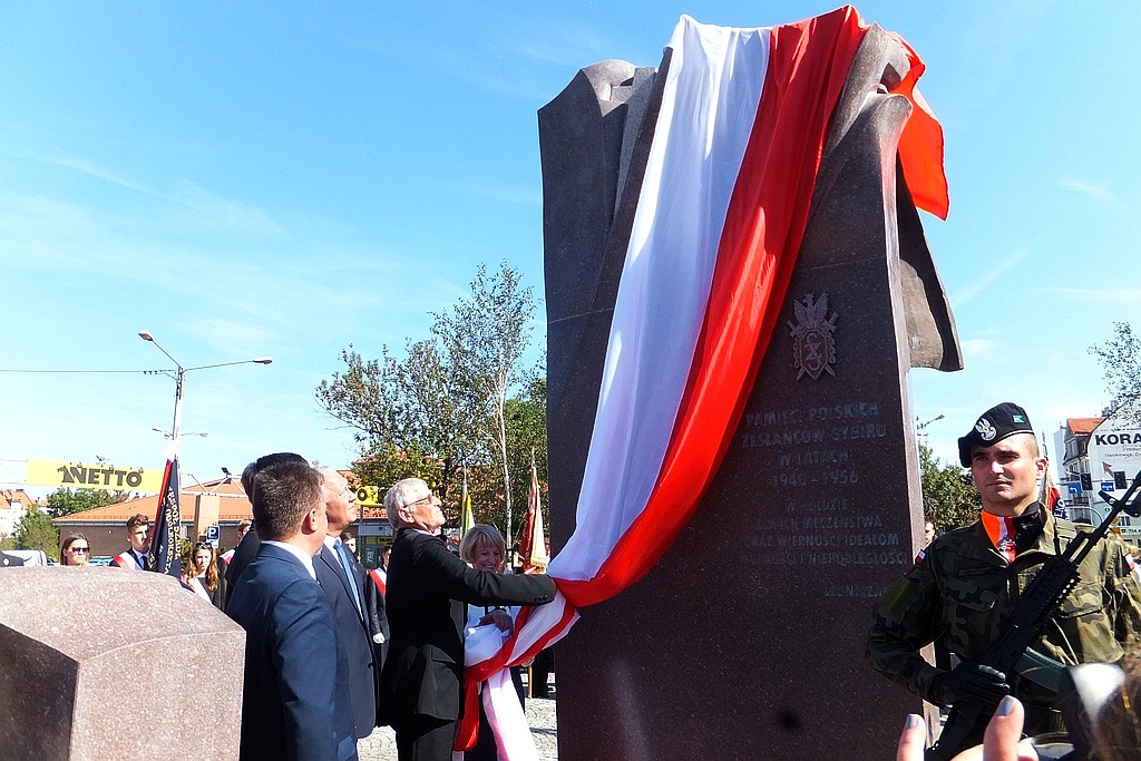 Legniczanie uczestniczyli w odsłonięciu Pomnika Zesłańcom Sybiru
