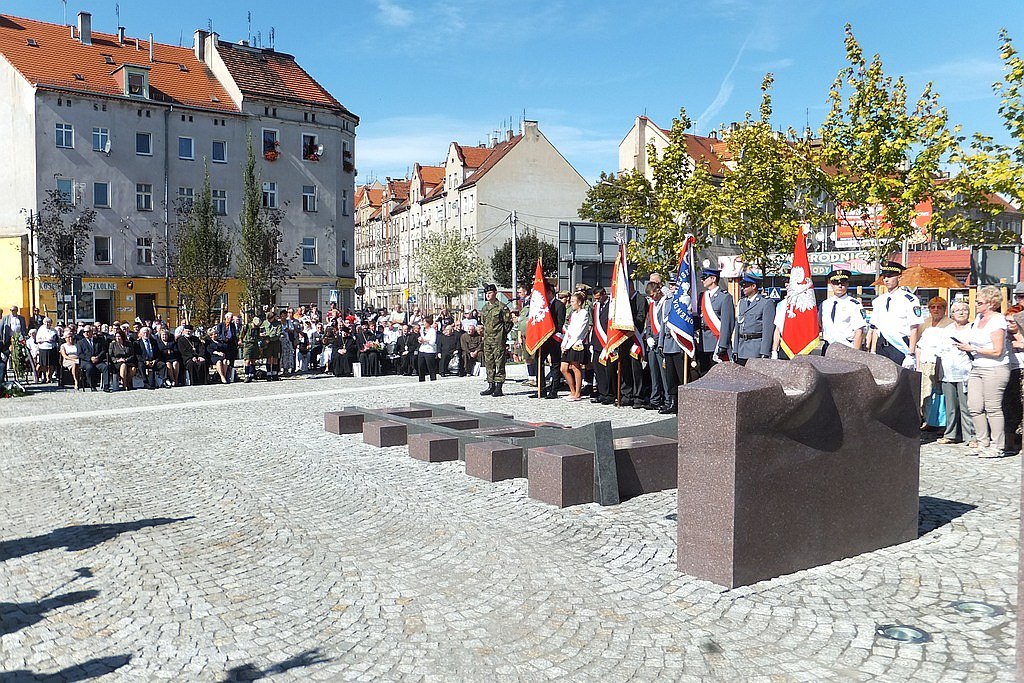 Legniczanie uczestniczyli w odsłonięciu Pomnika Zesłańcom Sybiru