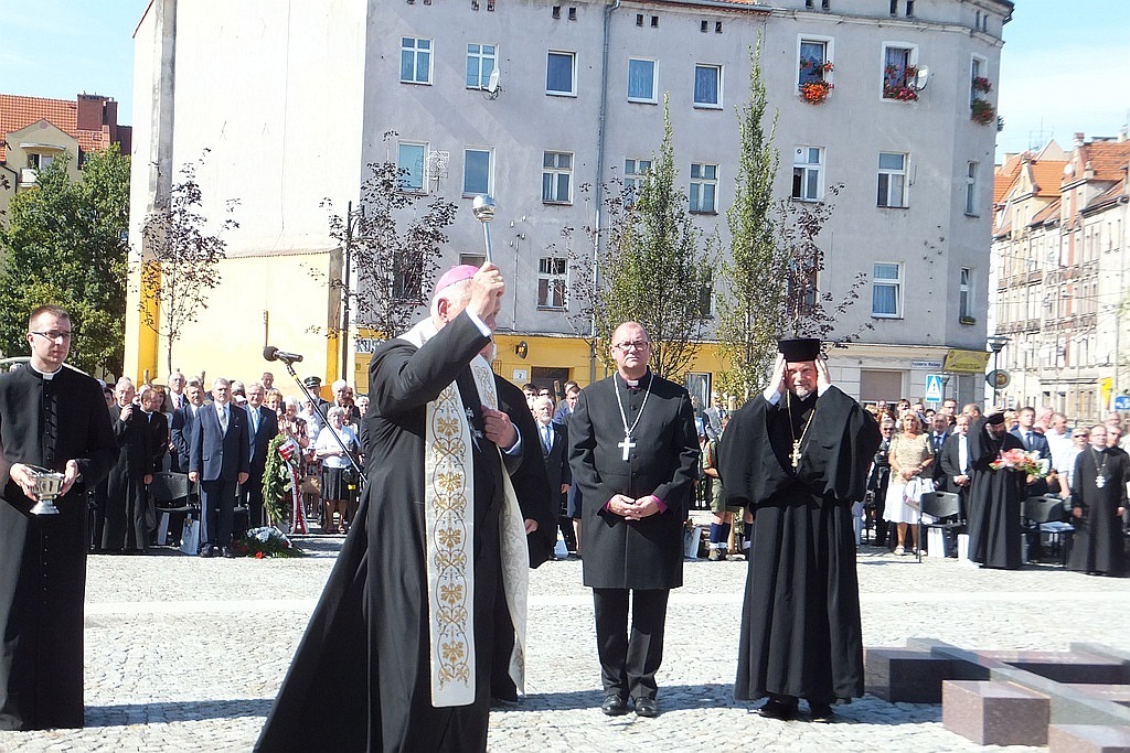 Legniczanie uczestniczyli w odsłonięciu Pomnika Zesłańcom Sybiru