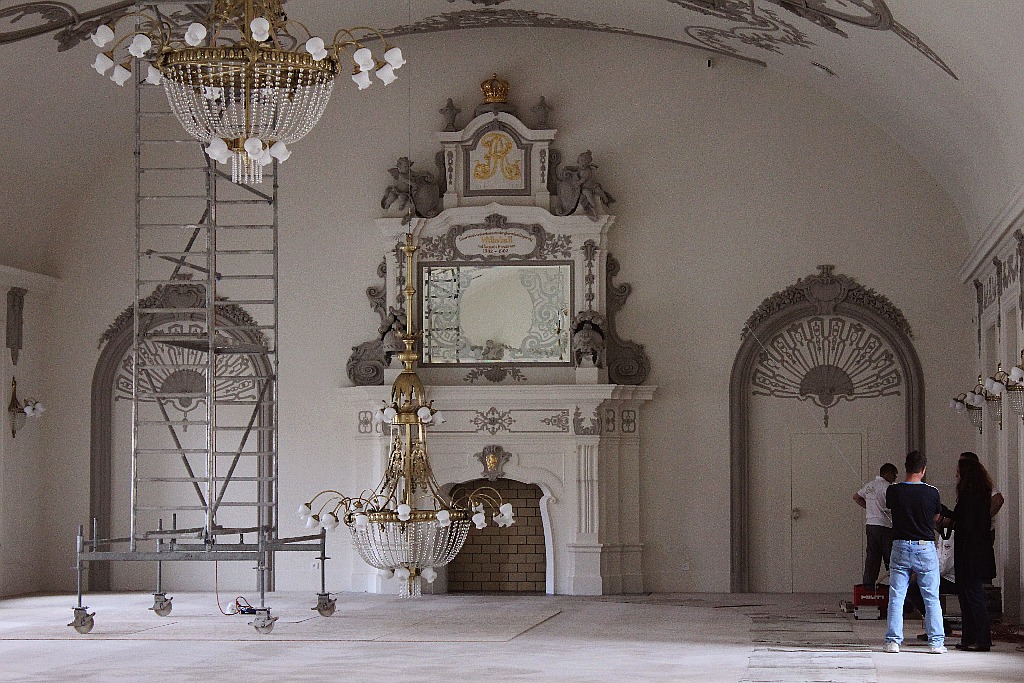 Sala królewska już zachwyca, maneżownia nabiera wyrazu