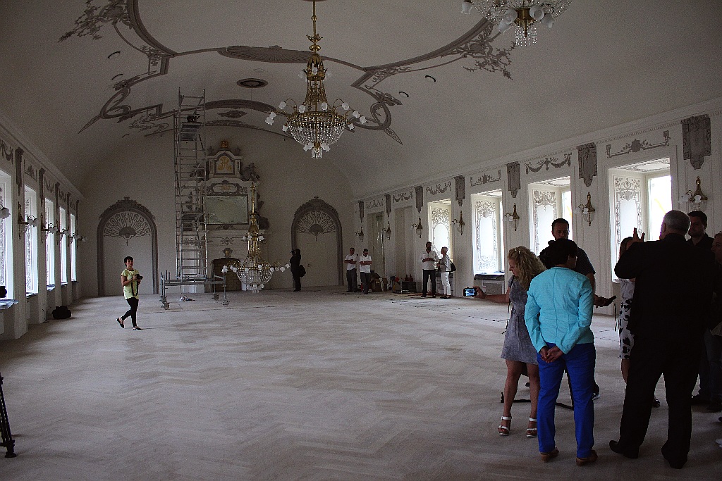 Sala królewska już zachwyca, maneżownia nabiera wyrazu