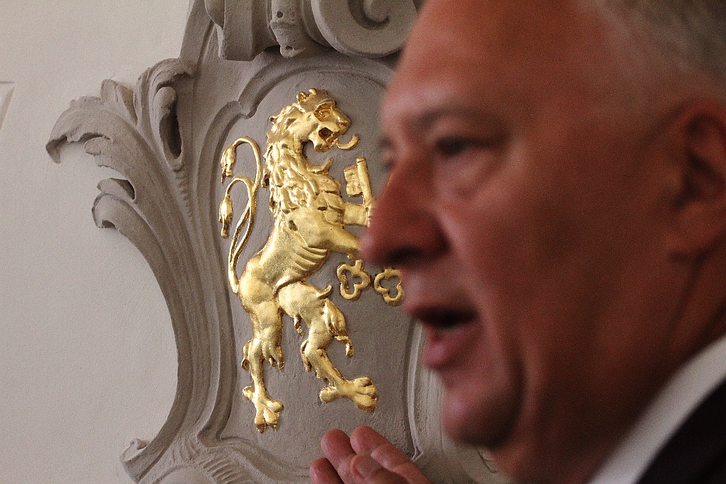 Sala królewska już zachwyca, maneżownia nabiera wyrazu