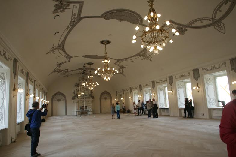 Sala królewska już zachwyca, maneżownia nabiera wyrazu