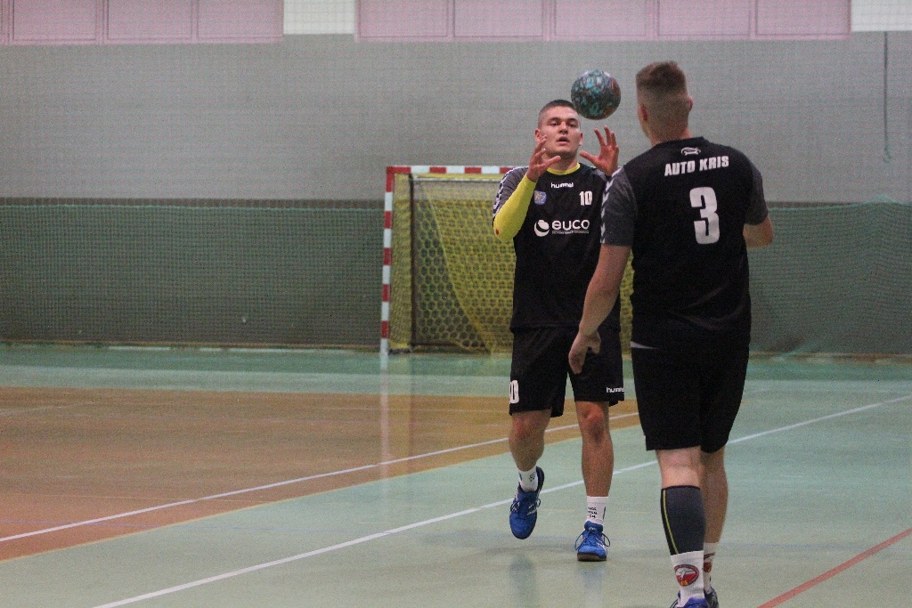 Piłkarze ręczni Dziewiątki przegrali na inaugurację sezonu