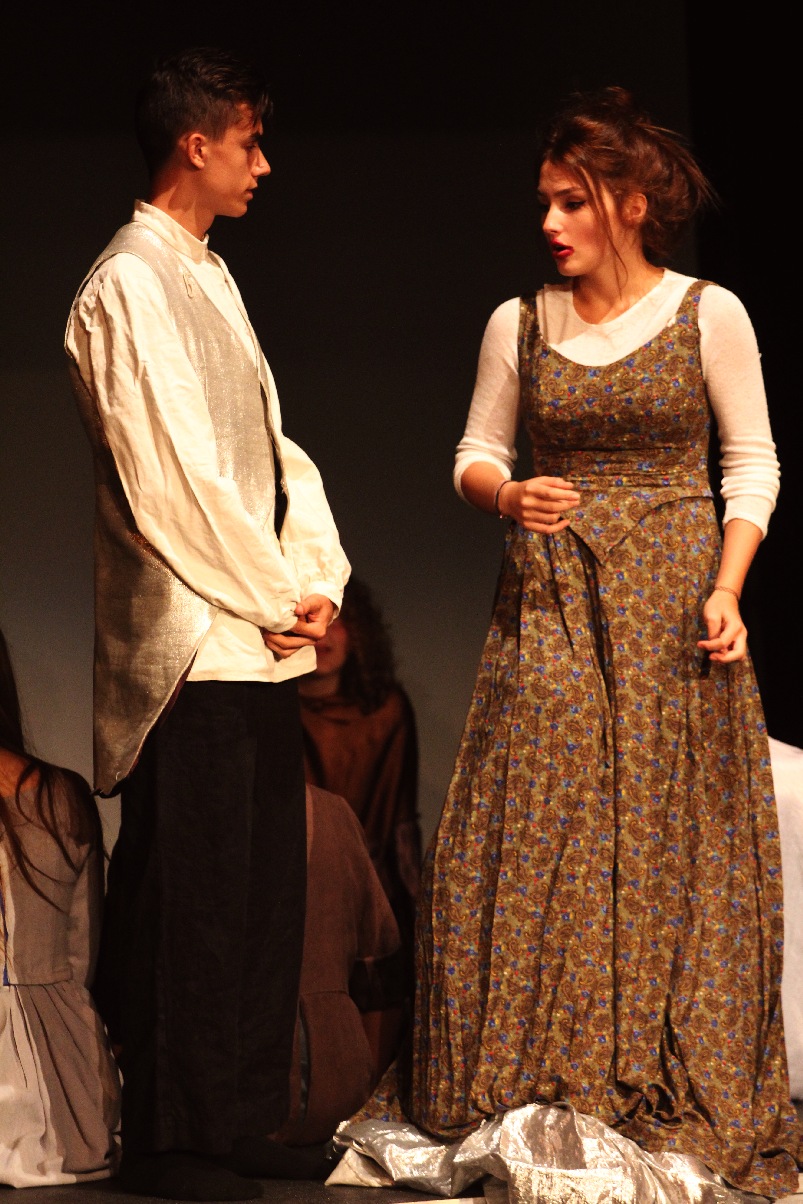 Młodzież wystawiła na scenie teatru własne minispektakle
