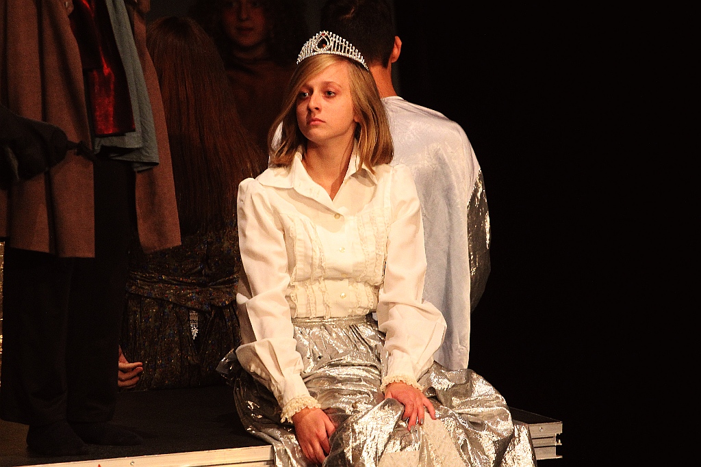 Młodzież wystawiła na scenie teatru własne minispektakle
