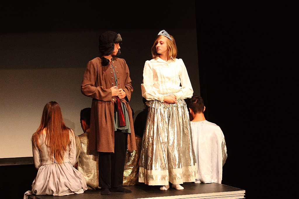 Młodzież wystawiła na scenie teatru własne minispektakle

